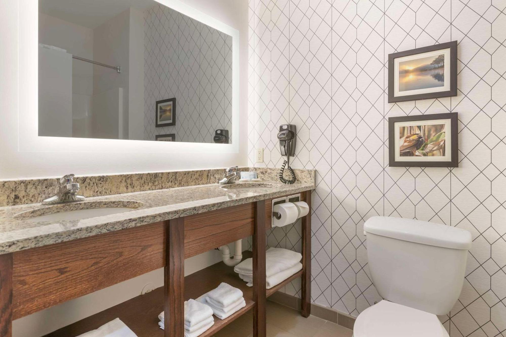 Comfort Inn & Suites Davenport - Quad Cities Екстериор снимка